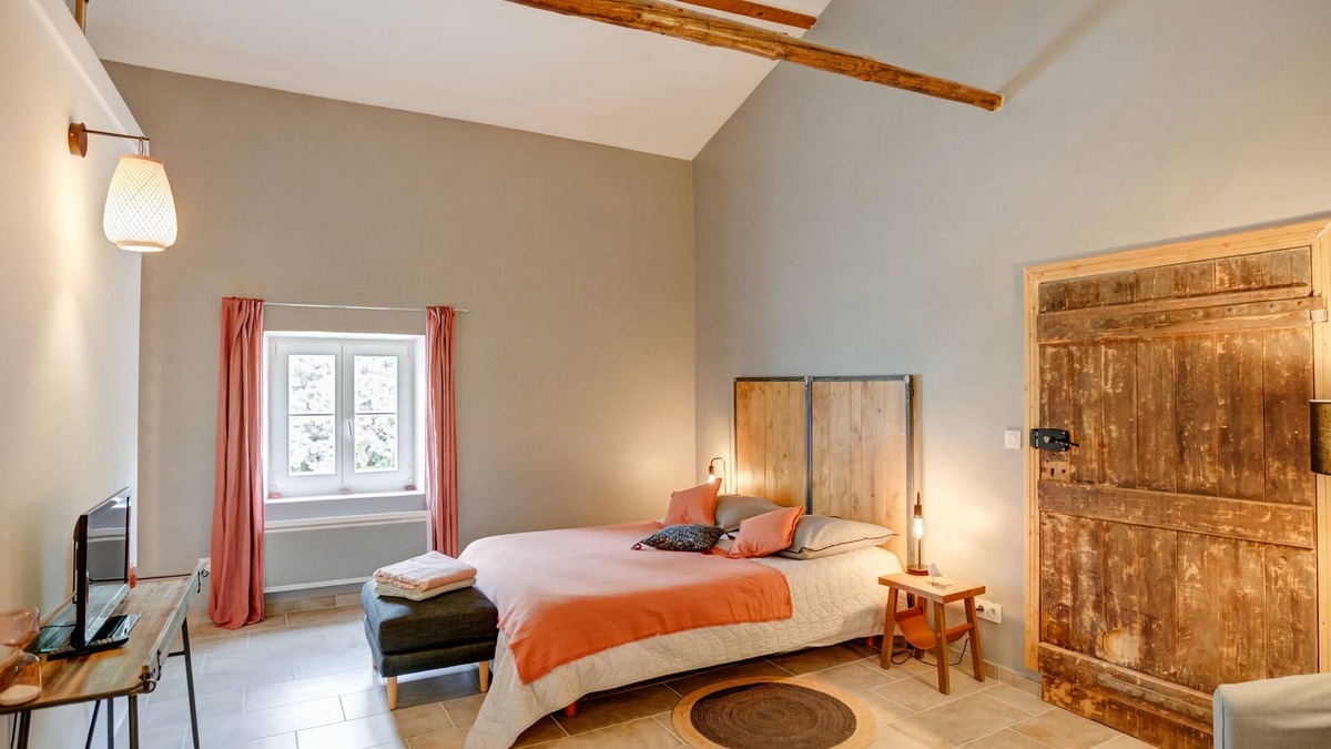 Pont-Saint-Esprit House | Chambre d'hôte Vignes - Provence Occitane