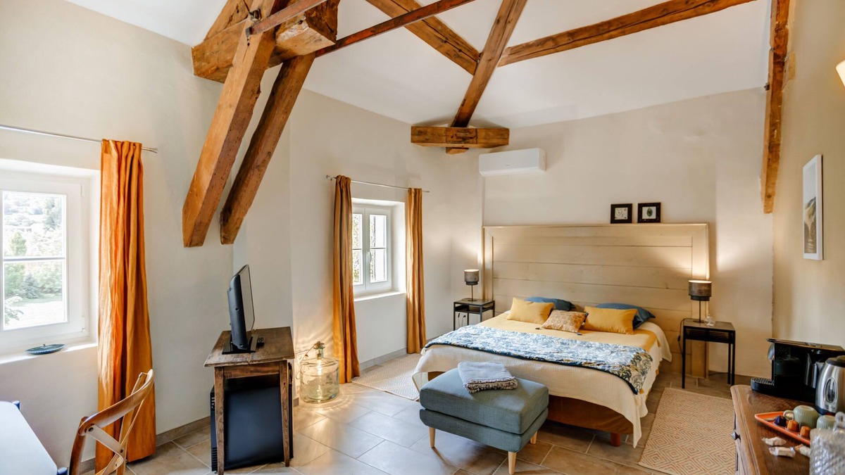 Pont-Saint-Esprit House | Chambre d'hôtes Bassin - Provence Occitane