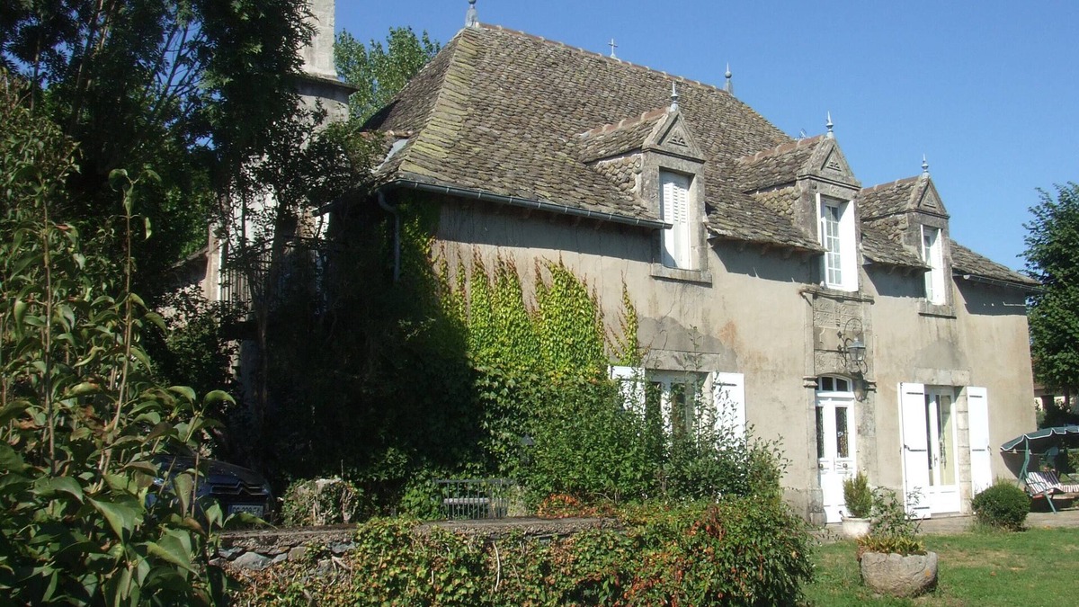 Saignes House | CHAMBRE D' HÔTE Domaine de la Vigne SAIGNES15240, 300 metres from all amenities