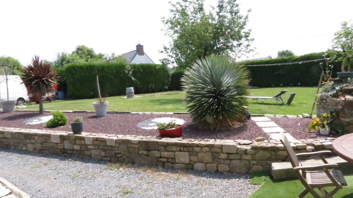 Miniac-Morvan Bed & Breakfast | Chambre D'hôte Naturiste ou pas