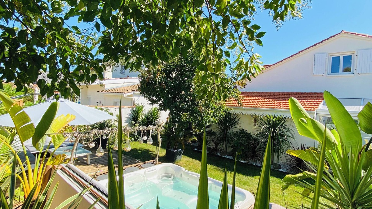 Merignac Villa | Chambre d'hôte Villa Tropicale & Private Jacuzzi