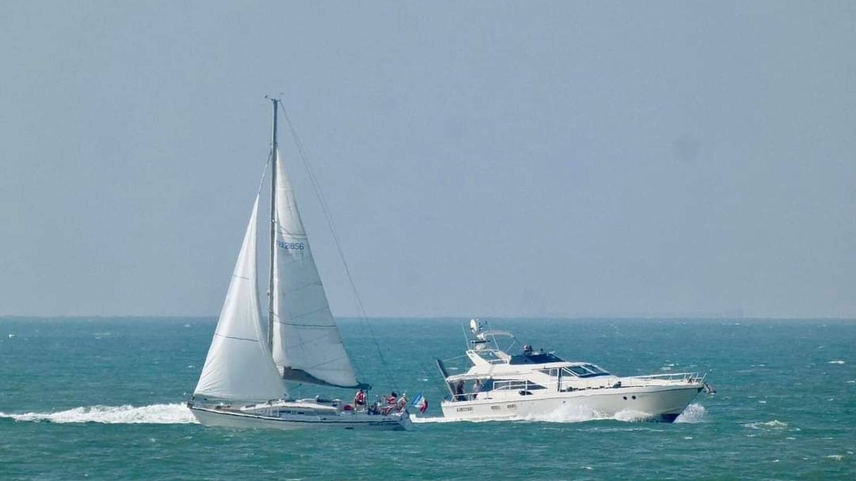 Calais City Center Boat Rental | Chambre D'hôtes et Mini Croisière