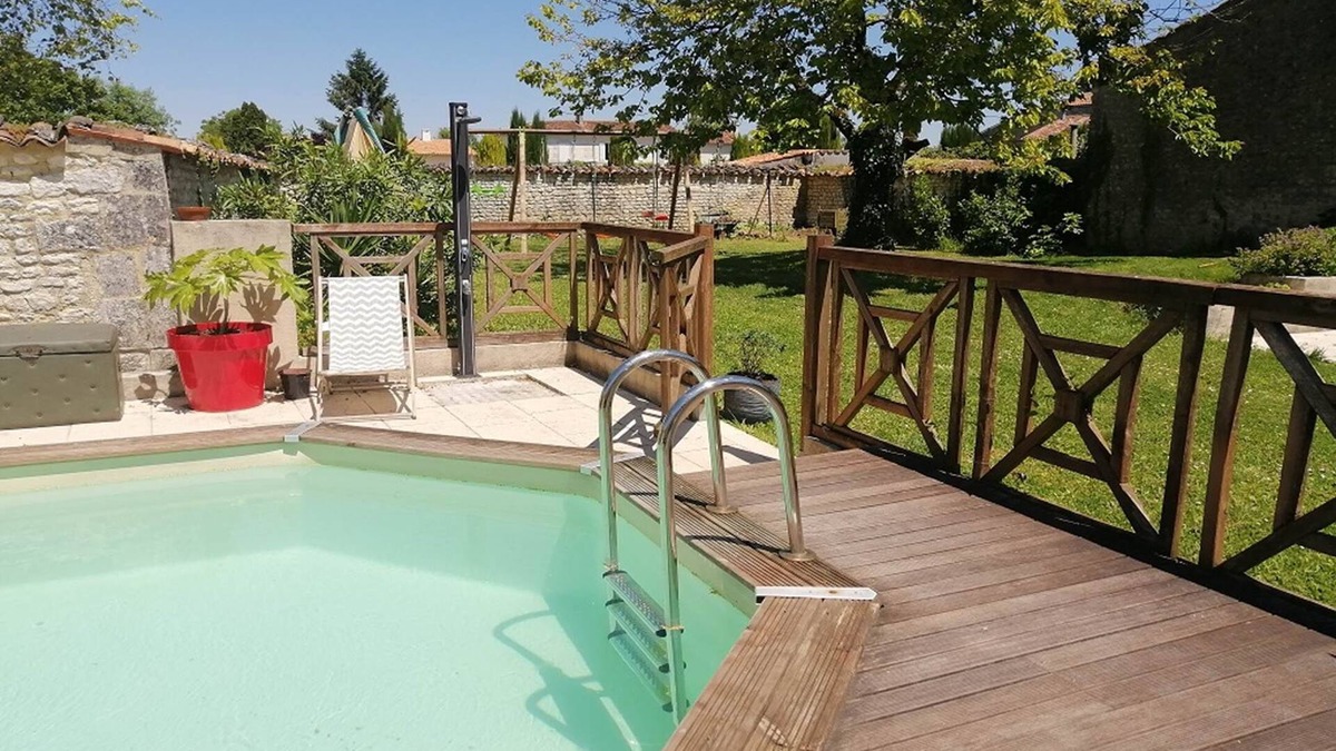 Montils Other | Chambre D'hôtes: Fins Bois Piscine, Ludothèque, Rétrogaming