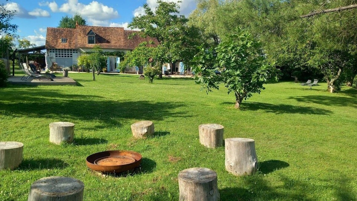 Herry Bed & Breakfast | Chambre d'hôtes Le Corbier, an ideal resting place in central France.