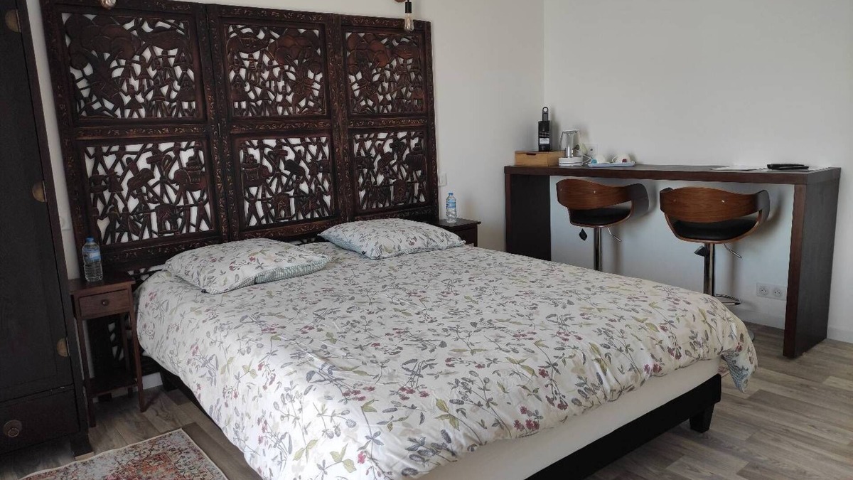 Peret Bed & Breakfast | Chambre D'hôtes Pour 2 à 4 Pers. Salle de Bain Balnéo. Proche du Lac du Salagou