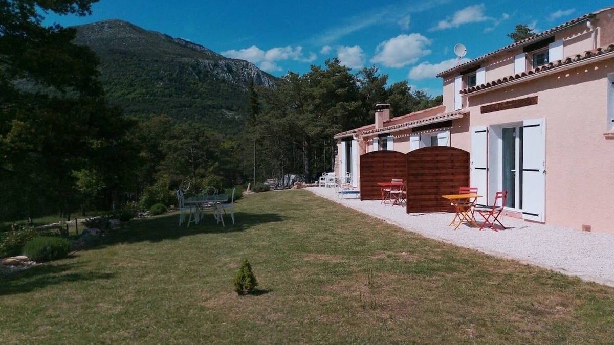 La Bastide Bed & Breakfast | Chambre d'Hôtes at 1035m altitude - 30 min from the Verdon Gorges and lakes