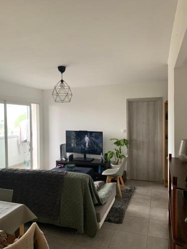 Celleneuve House | Chambre dans appartement proche école MBS