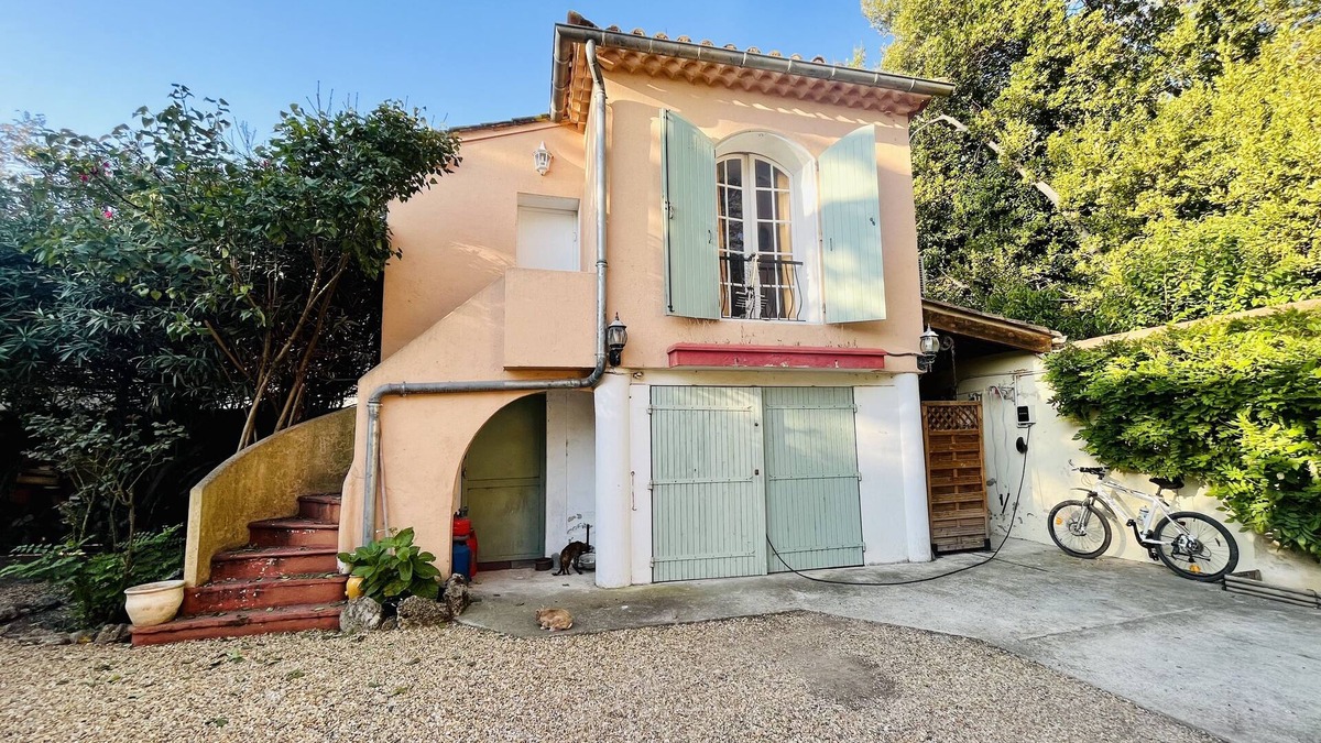 Lezignan-la-Cebe Bed & Breakfast | Chambre Dans un Petit Coin de Verdure
