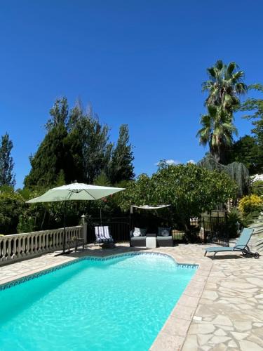 Le Plan-de-Grasse House | Chambre de charme climatisée, avec piscine