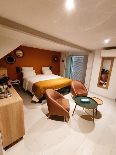 Saint-Jean-de-Vaux House | chambre du moulin brochat 2