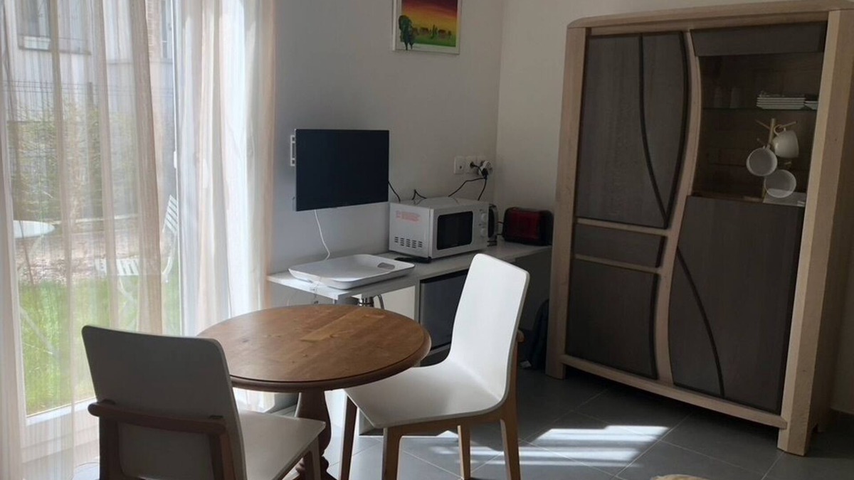 Haussonville-Blandan-Mon Desert-Saurupt Apartment | Chambre et Pièce de vie Indépendantes en rez de Jardin . Proche Nancy-thermal