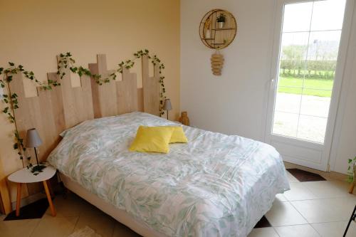 Fontenay-sur-Mer House | Chambre indépendante avec vue sur mer et marais du littoral, Salle de bain et WC privatifs , kitchenette et terrasse partagées
