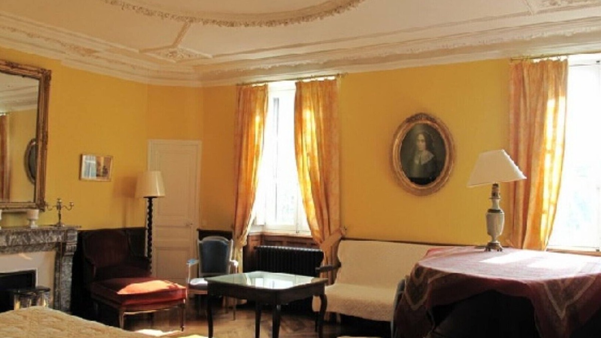 Bez-et-Esparon Bed & Breakfast | CHAMBRE JAUNE IN CHATEAU MASSAL