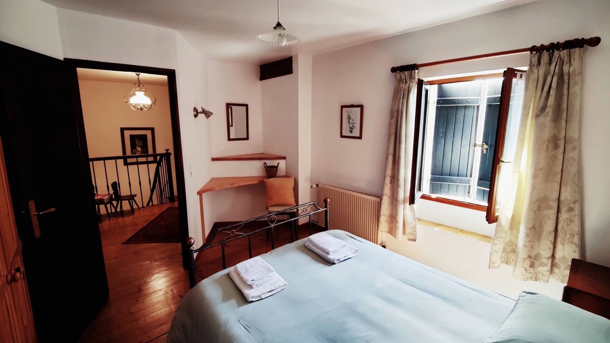 Annepont Bed & Breakfast | Chambre Les Glycines - guest house - le Moulin d'Annepont
