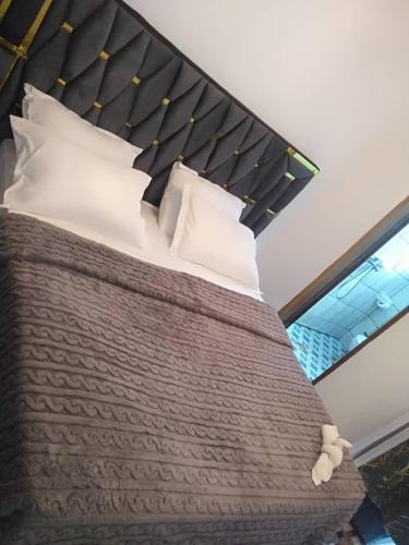 Akwa II Apartment | chambre meublée Douala Cameroun, bonapriso, eau chaude, wifi haut débit, clim, gardien
