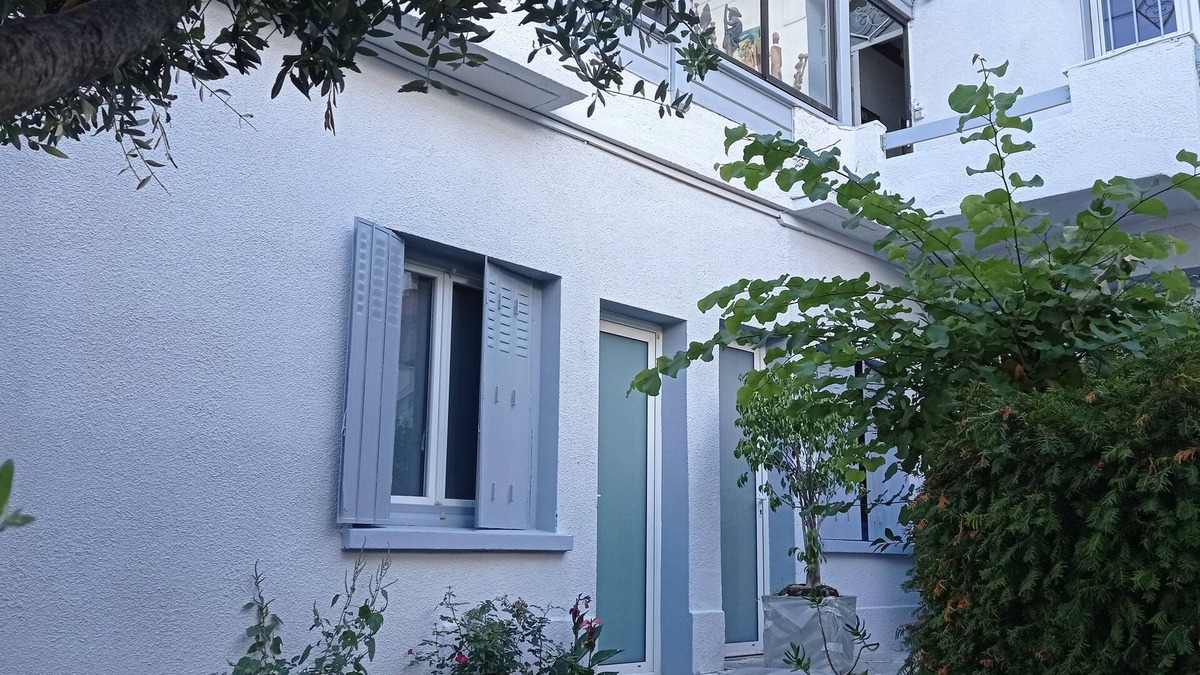 La Terrasse Bed & Breakfast | Chambre Meublee Independante. Piscine:jardin