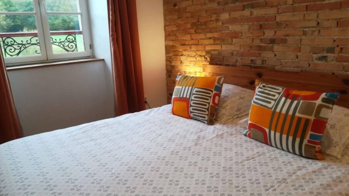 Mortagne-sur-Sevre Bed & Breakfast | Chambre "moulin"