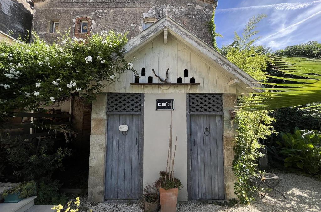 Issigeac House | Chambre paisible dans une ancienne bâtisse rénovée