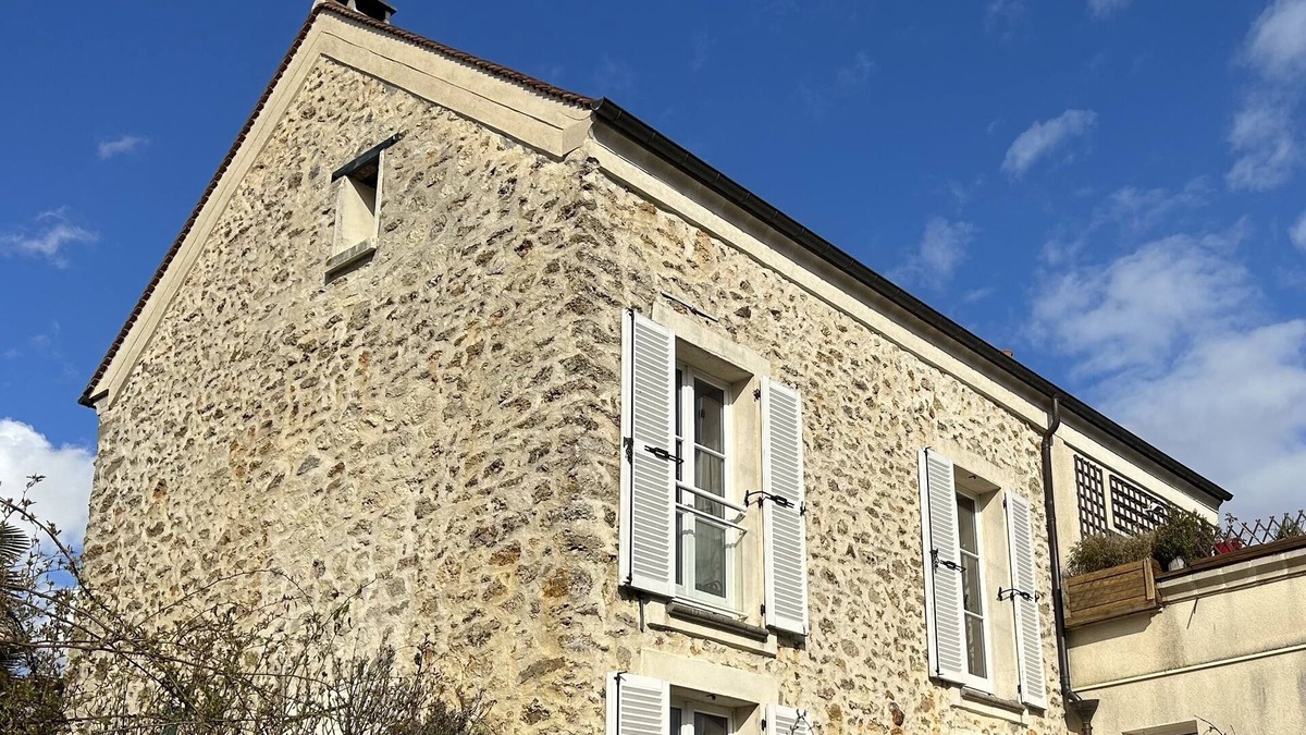 Feucherolles Bed & Breakfast | Chambre Paisible et Central Pour le JO du 26 Juillet au 11 Août. 🐩ok Sociable