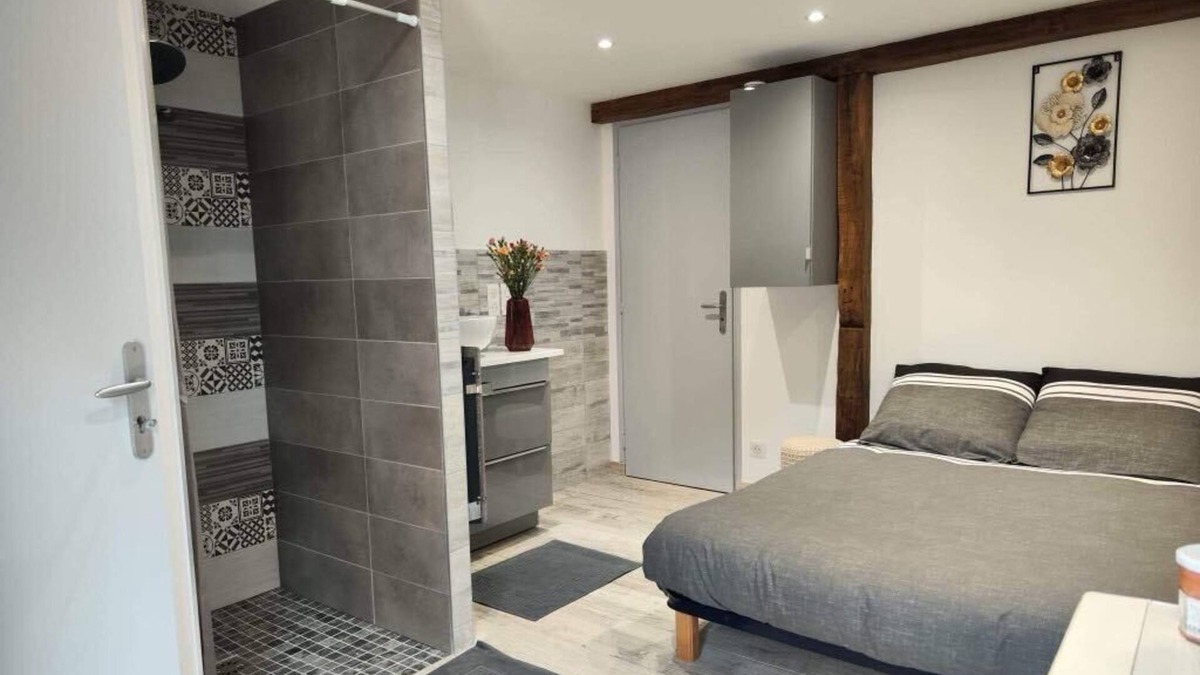 Trezelles Apartment | Chambre Privée Tout Confort Dans la Campagne Auvergnate, à Proximité du PAL