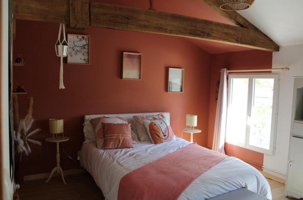 La Brousse House | Chambre terracotta à la campagne