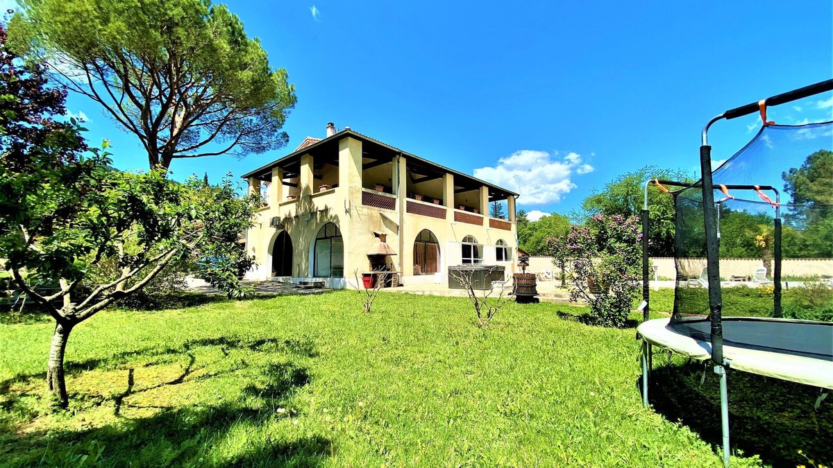 Mercuer House | Chambre TIPHAINE 2/3p, swimming pool, jacuzzi, large enclosed park, trampoline