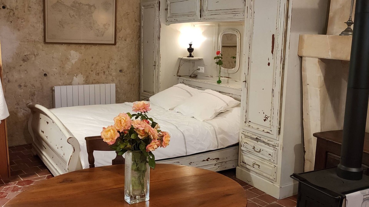 Perrusson Apartment | Chambre Troglodyte 26m² Proche des Chateaux de la Loire des Circuits a Velo