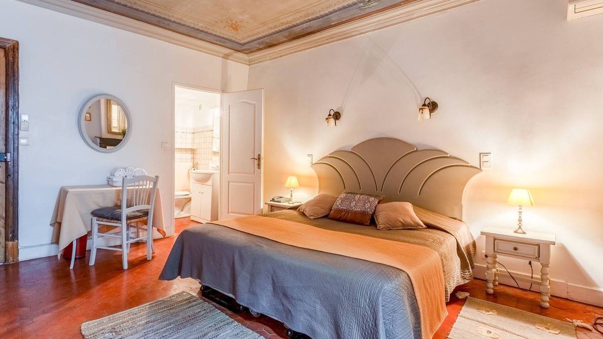 Collias Apartment | Chambre "Vieille France" avec piscine, jardin et charme provençal à Collias