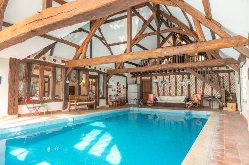 Tour-en-Sologne Bed & Breakfast | Chambre Villesavin - piscine intérieure - jacuzzi