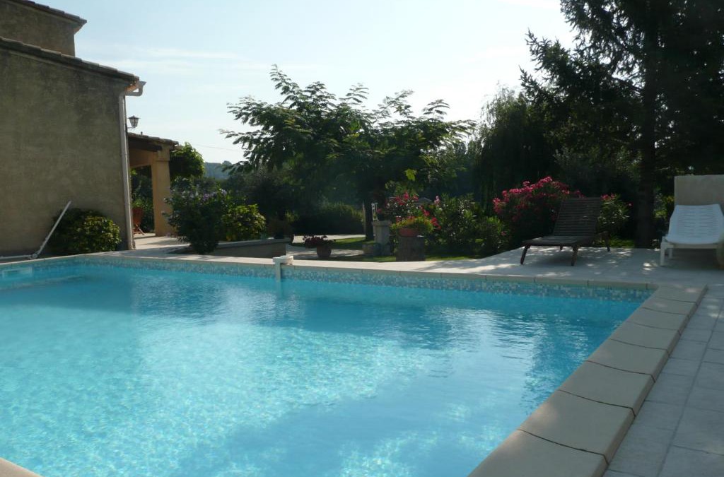 Buisson Bed & Breakfast | CHAMBRES D'HÔTES CLIMATISÉES avec CUISINE d'ÉTÉ "VILLA GOUR du PEYROL"