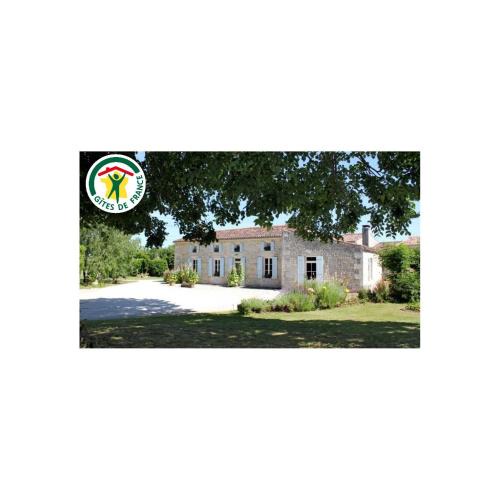 Saint-Porchaire Bed & Breakfast | Chambres d'Hôtes Domaine Le Fragnaud