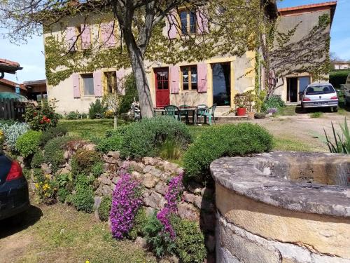 Charlieu-Belmont Bed & Breakfast | Chambres D'hôtes LES PAPILLONS