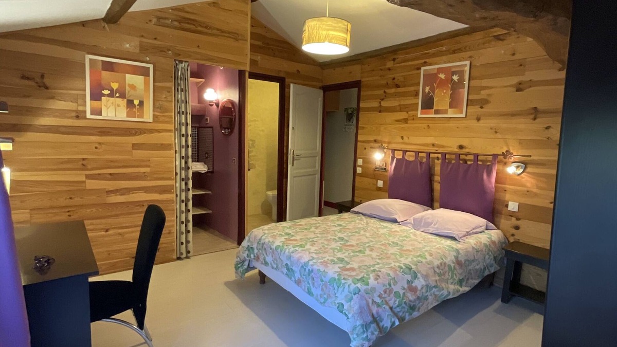 Saint-Jean-de-Sauves House | Chambres et Gîtes Les Mésanges