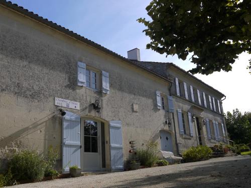 Saint-Georges-des-Coteaux Bed & Breakfast | Chambres d'Hôtes - Les Bujours