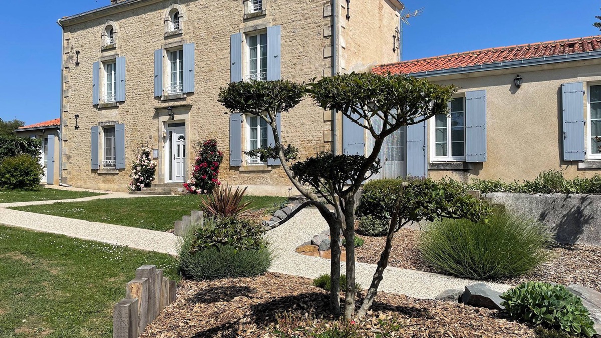 Saint-Hilaire-des-Loges Bed & Breakfast | Chambres d'hôtes le Tilleul