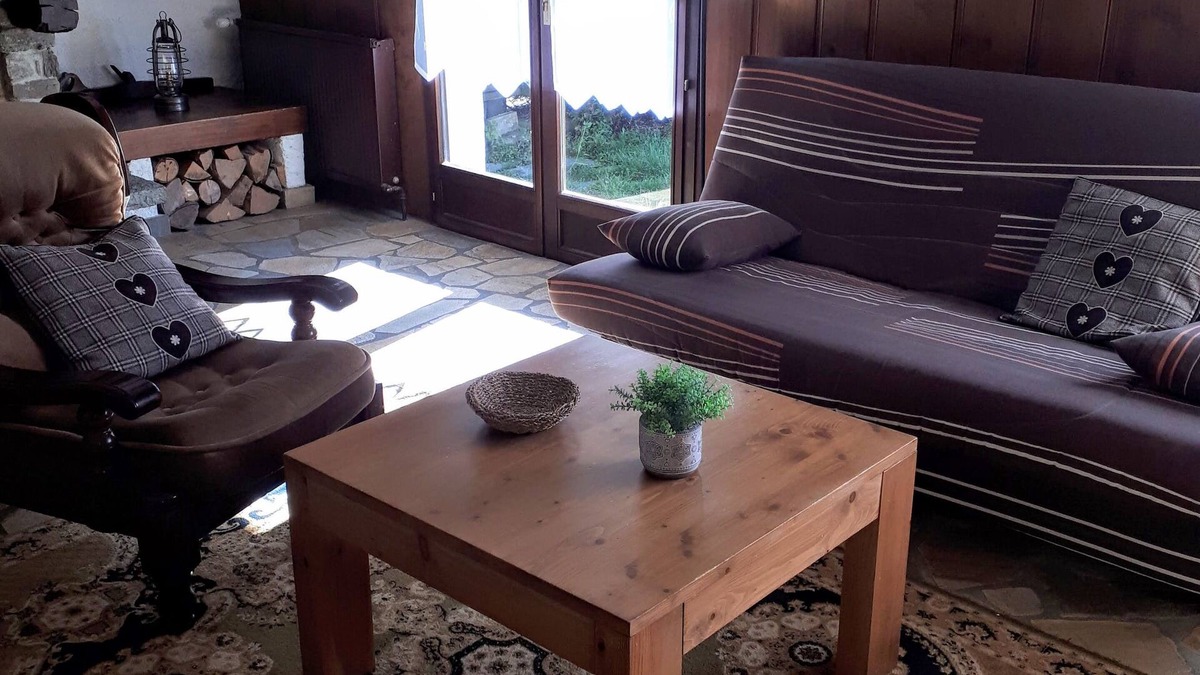 Chamonix City Centre Apartment | CHAMONIX Large warm apartment, tastefully decorated, R. D.C. a cottage.