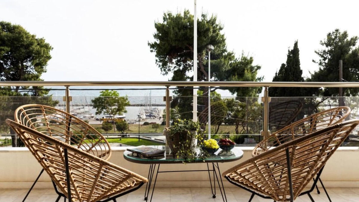 Kalamaria Apartment | Champagne Sea View Apartment by BiNoBi!