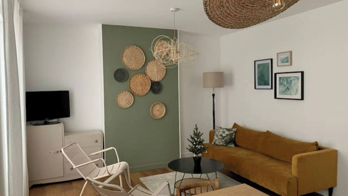 Barbatre Apartment | Champagne! Spacious apartment