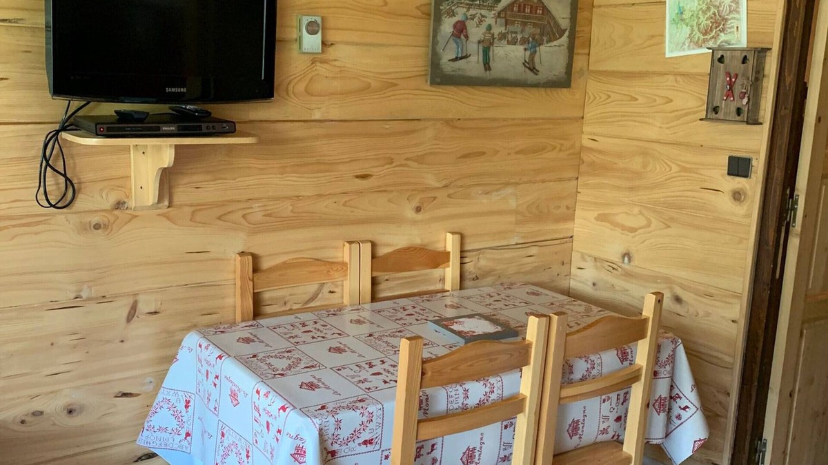 Champagny-en-Vanoise Apartment | Champagny-en-Vanoise: 19m² Studio for 4, balcony, pets allowed
