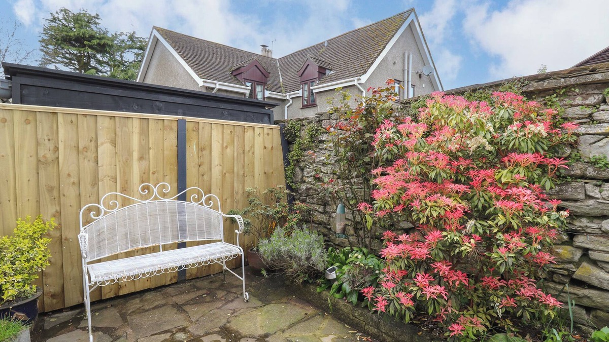 Hay on Wye Cottage | CHANCERY COTTAGE, pet friendly, with a garden in Hay-On-Wye