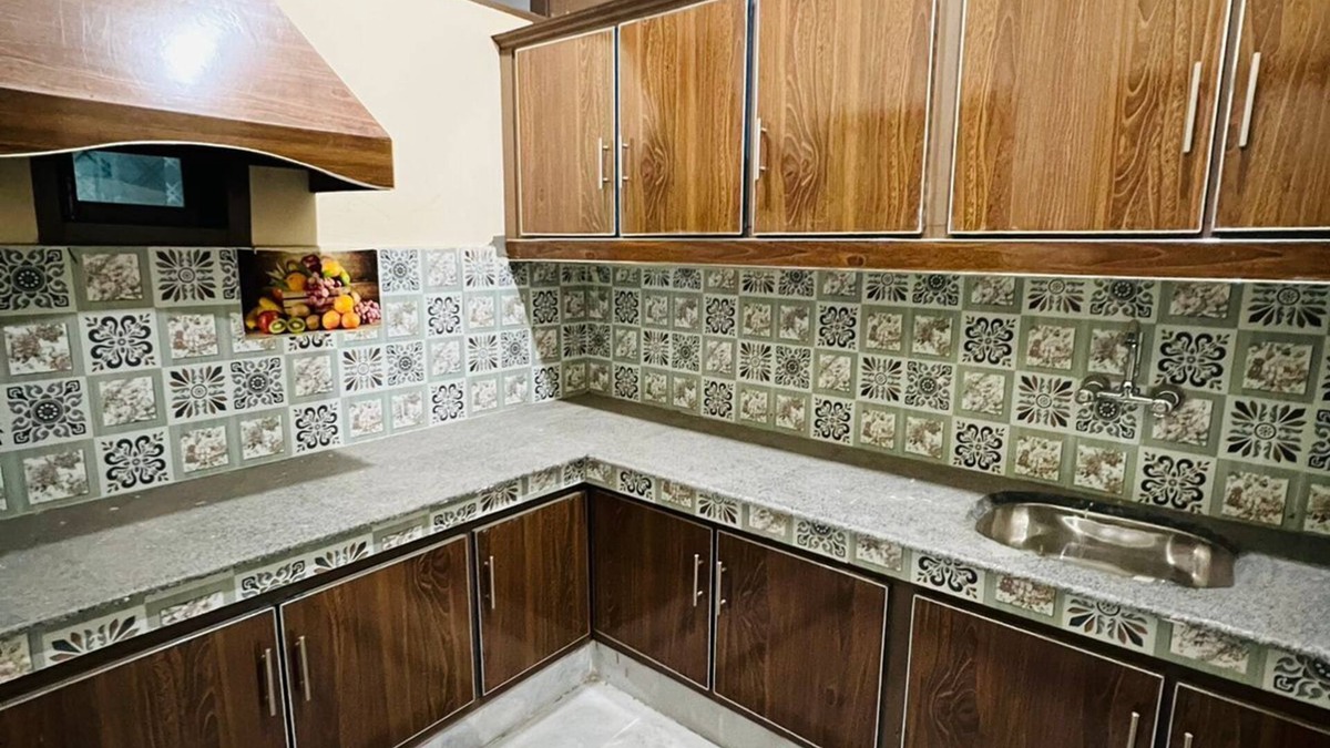 Peshawar Hotel | Chandi Hotel and Apartments