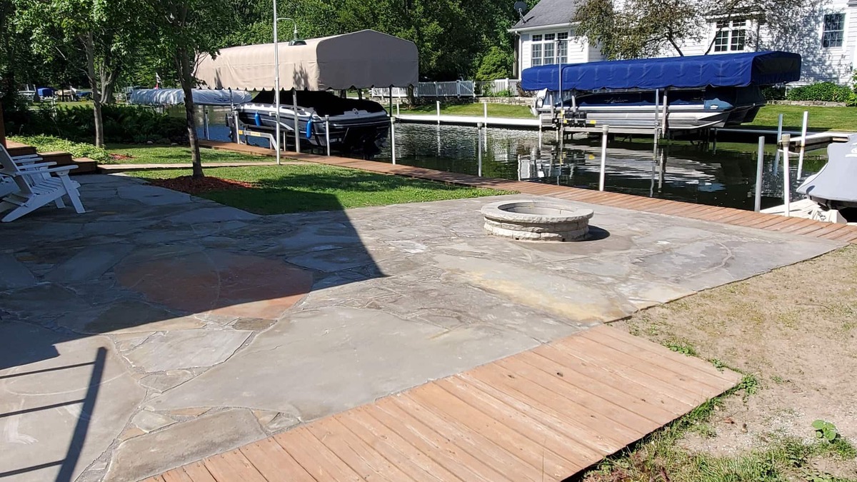 Syracuse House | Channel Property on Lake Wawasee - bring your boat/dog!