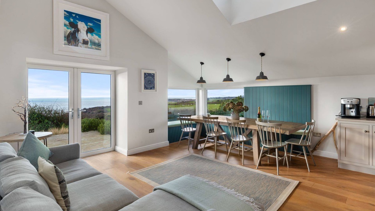 Crynant Apartment | Channel View - Luxury Cottages