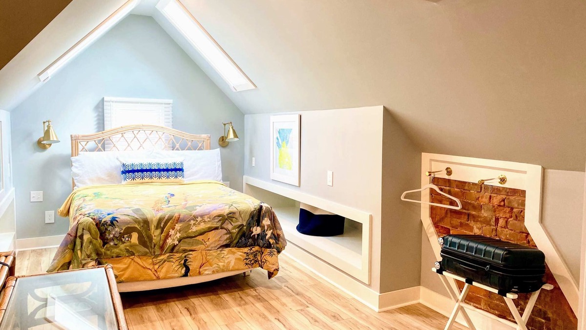 Clayton Apartment | Channel View Residence at the Dygert House