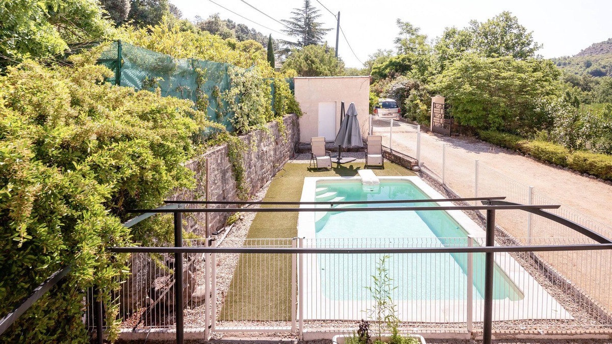 Les Assions Apartment | Chante Quinson - Charmant apt avec piscine