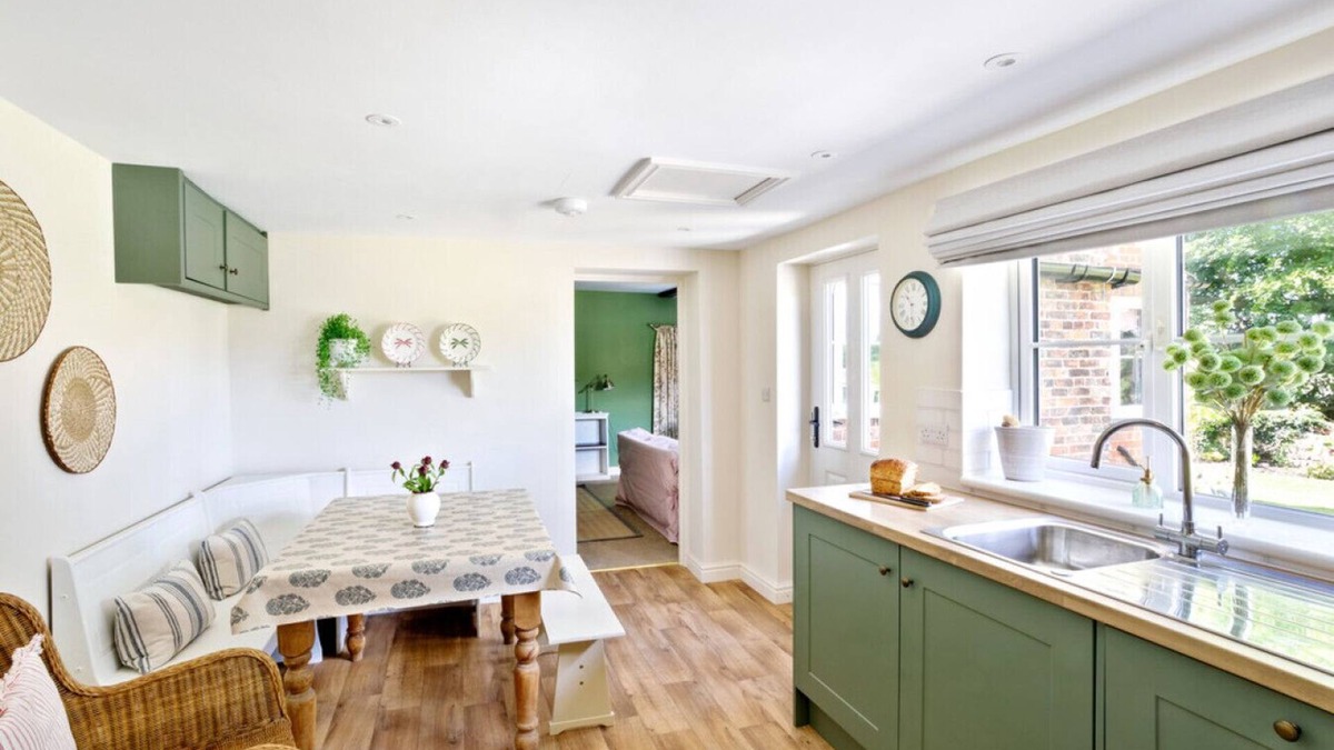 Ripon House | Chantry cottage, Newby Hall. Dog friendly, fires, beautiful views and walks.