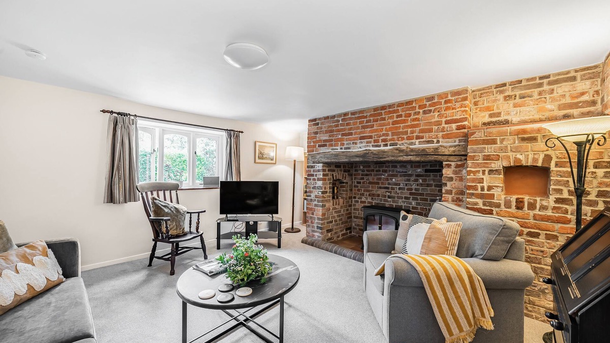 Winterborne Kingston Cottage | Chapel Cottage - sleeps 4 guests in 2 bedrooms