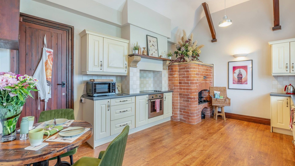 Wesham House | Chapel Cottage at Preese Hall Farm