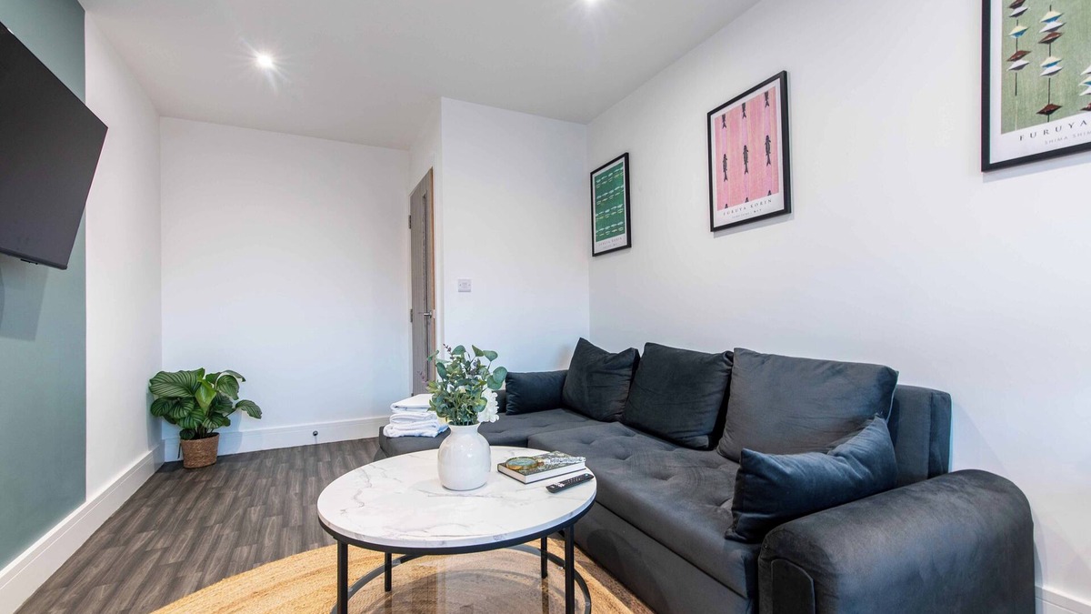 Long Eaton Apartment | Chapel Street Flat 3 - Perfect for Parks & Recreation