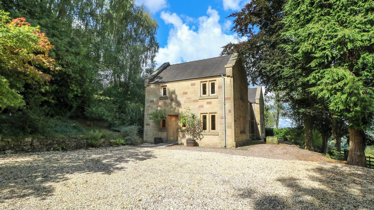 Crich Cottage | CHAPELFIELD, family friendly, character holiday cottage in Wirksworth